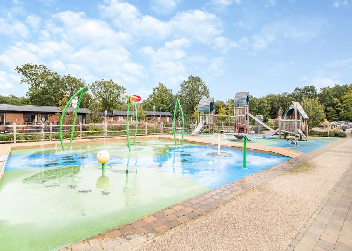 Norfolk Woods Resort And Spa Narborough  Dış mekan fotoğraf
