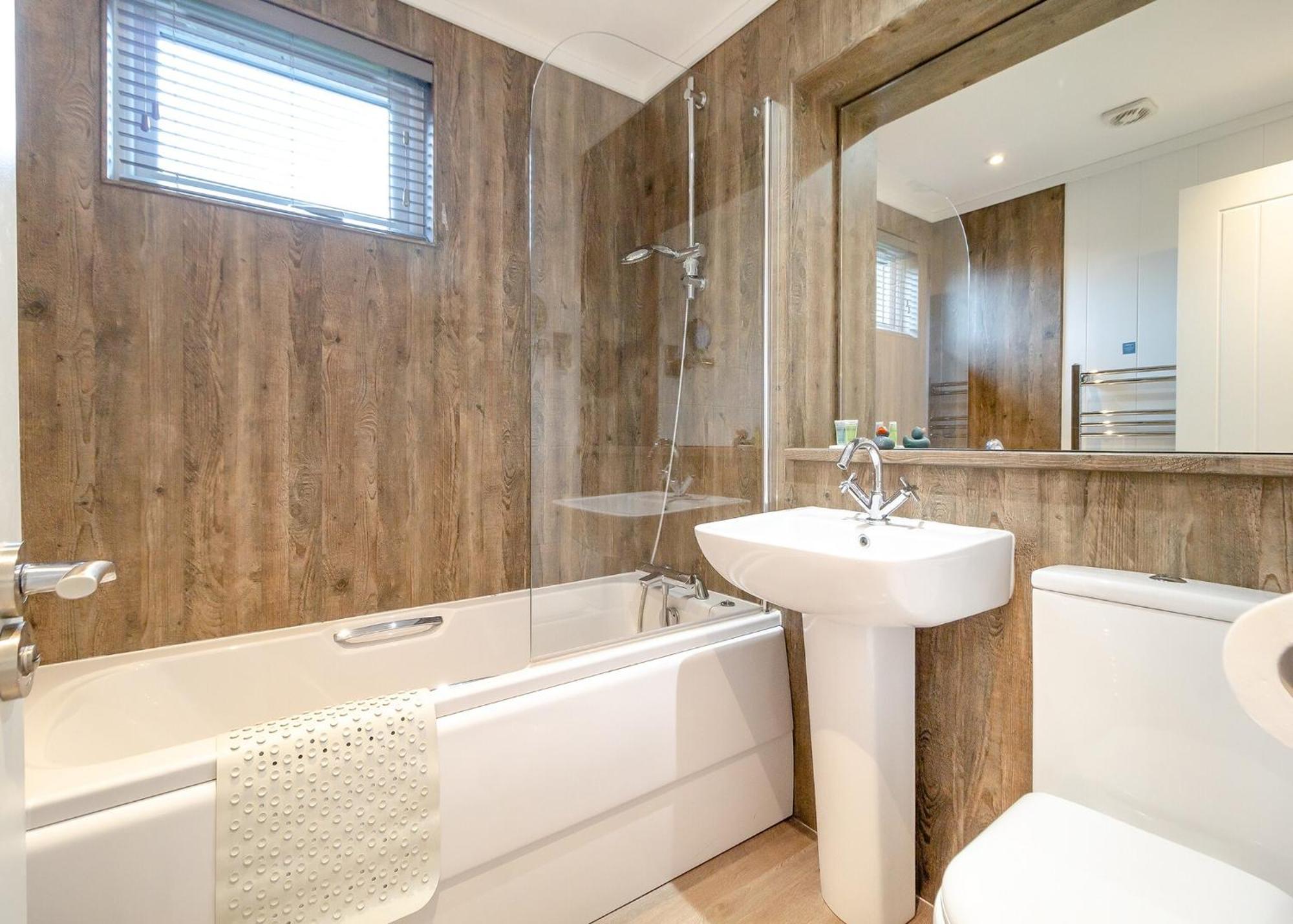 Norfolk Woods Resort And Spa Narborough  Oda fotoğraf