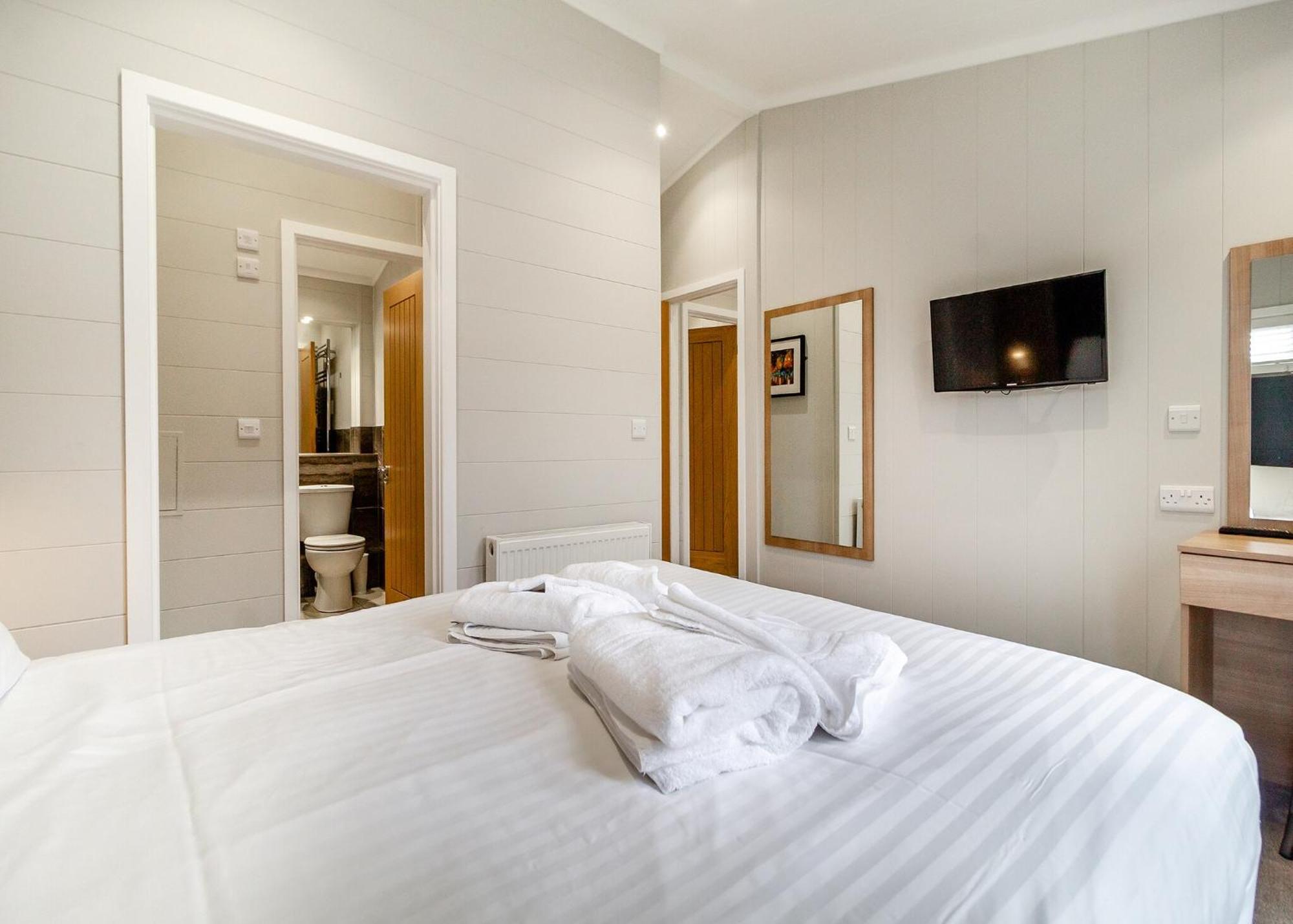 Norfolk Woods Resort And Spa Narborough  Dış mekan fotoğraf